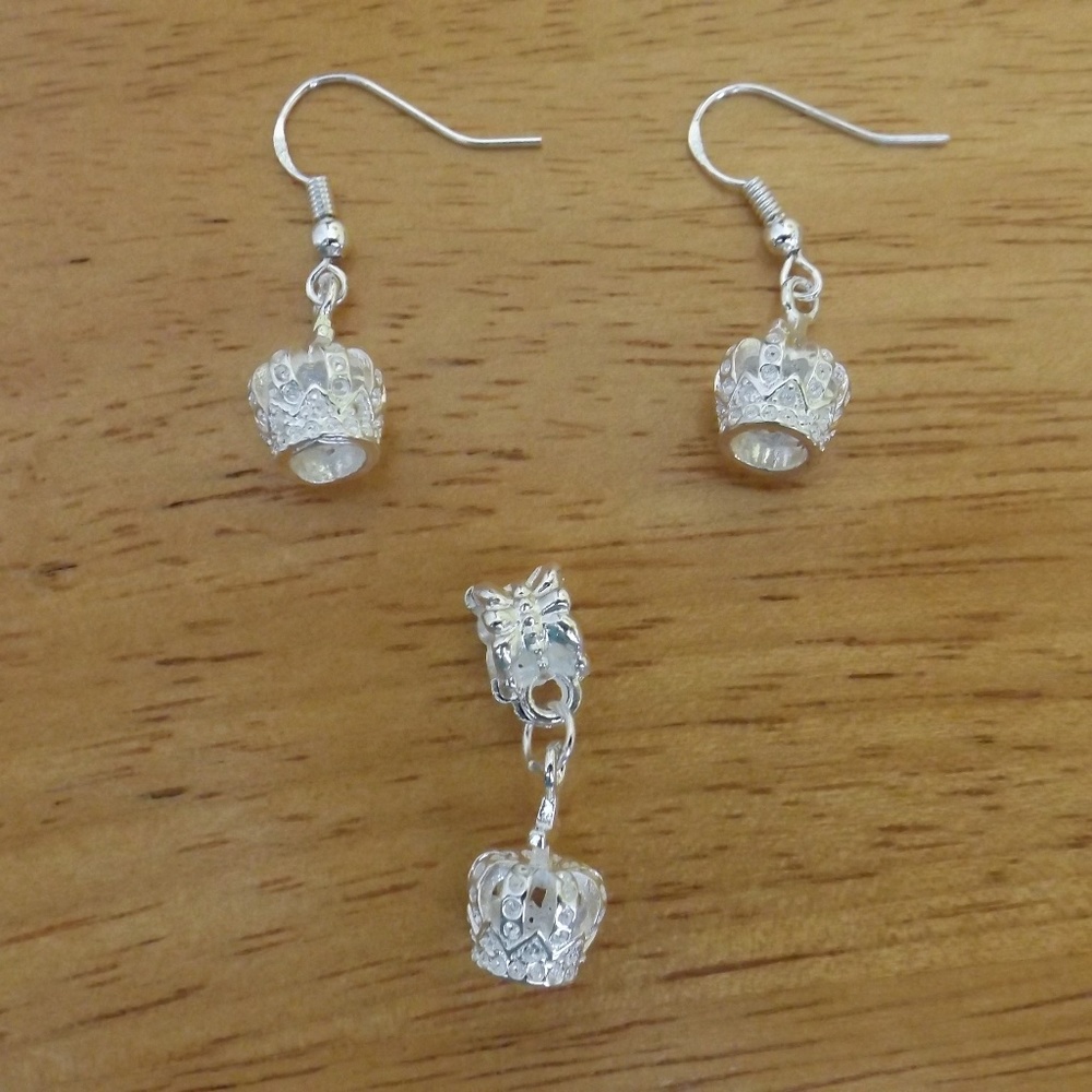 Silver plated Crown pendant/earrings set (#1911)